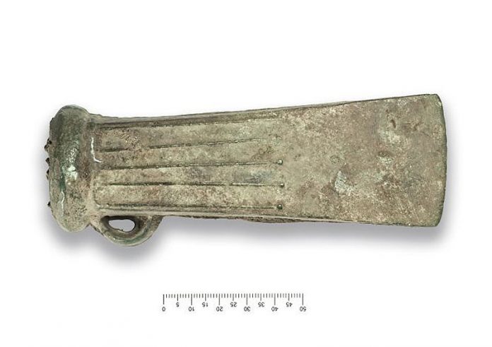 Early Iron Age bronze axe. Image: Oxford Archaeology