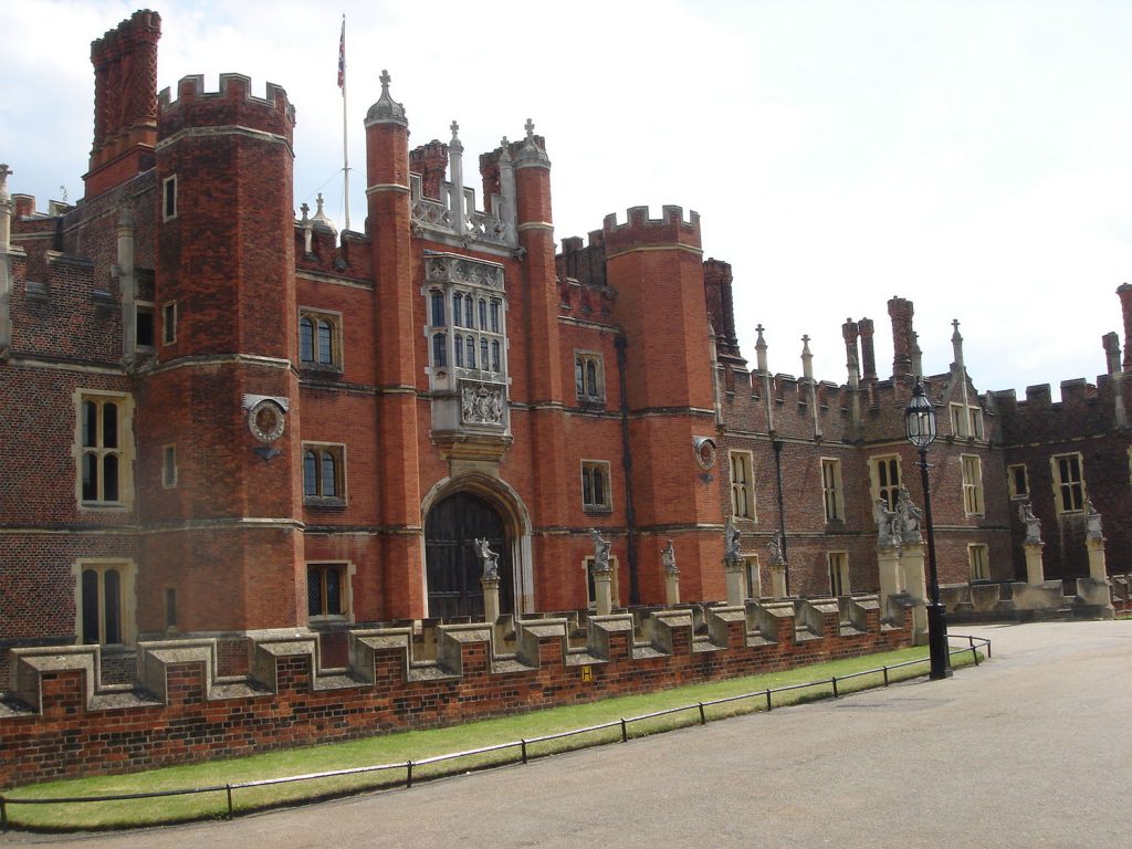 "Hampton Court Palace" by Daniel Newman at English Wikipedia - Transferred from en.wikipedia to Commons by Oxyman using CommonsHelper.. Licensed under Public Domain via Wikimedia Commons - https://commons.wikimedia.org/wiki/File:Hampton_Court_Palace.jpg#/media/File:Hampton_Court_Palace.jpg